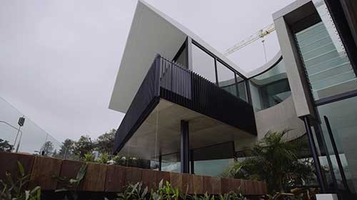 澳洲美宅：设计成雕塑形避难所的现代家庭住宅