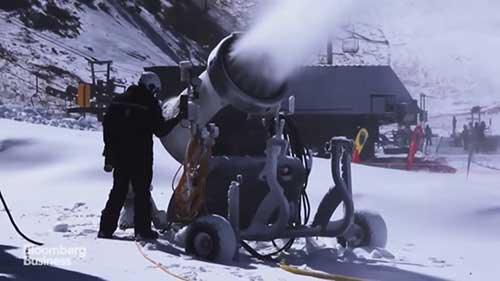 造雪机拯救了加州的滑雪季